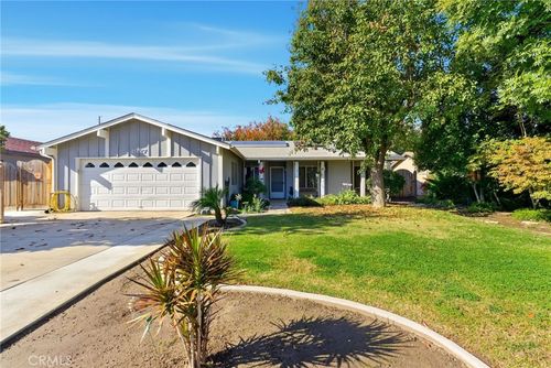 1927 S Chinowth St, Visalia, CA, 93277-3917 | Card Image