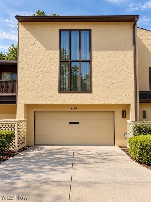 794 Hampton Ridge Dr, Akron, OH, 44313-5097 | Card Image