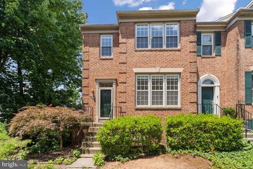 4138 Meadow Field Ct, FAIRFAX, VA, 22033-2830 | Card Image