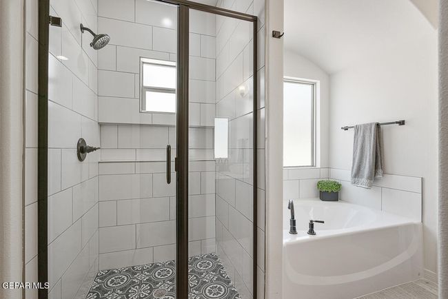 12801 Woolstone-23 | Image 25