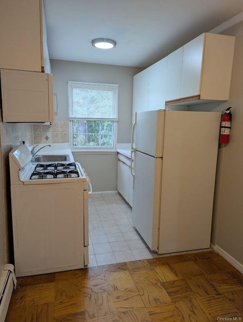 c152-1 Hemlock Dr, Bay Shore, NY, 11706-2906 | Card Image