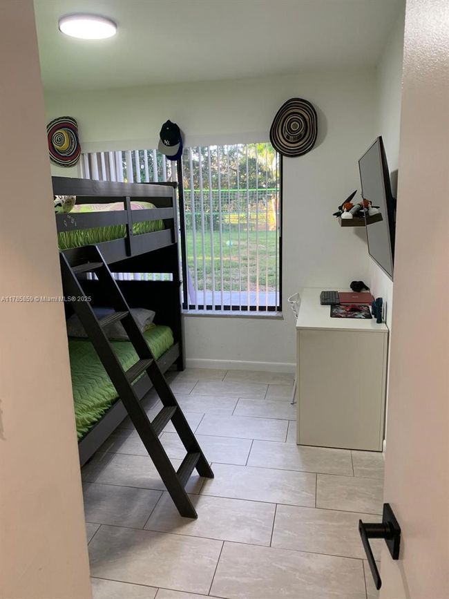 8271 - 8271 Sw 39 Th Ct, House other with 3 bedrooms, 2 bathrooms and null parking in Davie FL | Image 23