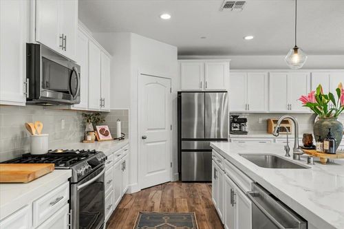 1674 Carrara Ln, Ripon, CA, 95366-8217 | Card Image