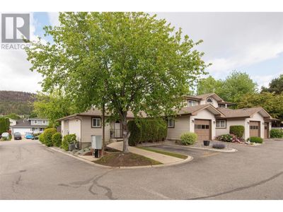 131 - 133 Wyndham Cres, Townhouse with 3 bedrooms, 2 bathrooms and 2 parking in Kelowna BC | Image 2