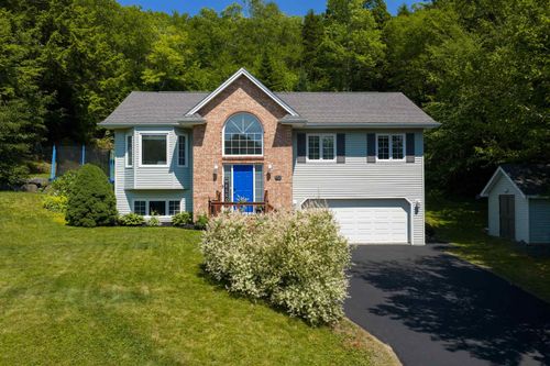 69 Lylewood Dr, House with 3 bedrooms, 2 bathrooms and 4 parking in Middle Sackville NS | Card Image