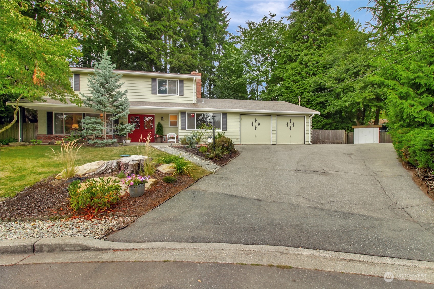 Densmore Ave, Shoreline, WA 98133