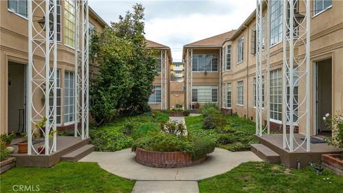 123 129 N Jackson Street, Glendale, CA, 91206 | Card Image