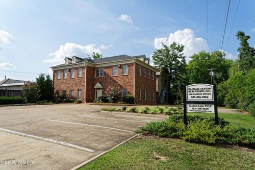 986 Madison Ave, Madison, MS, 39110-9452 | Card Image