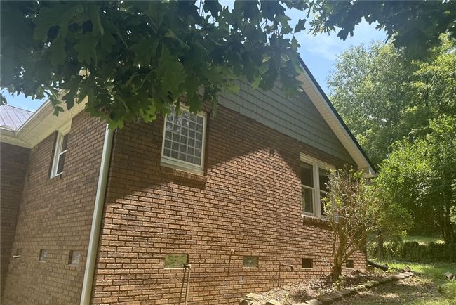 7768 Ekom Beach Rd, House other with 3 bedrooms, 2 bathrooms and null parking in Ware Shoals SC | Image 5