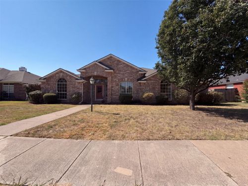 2915 Olympia Dr, Grand Prairie, TX, 75052-8062 | Card Image