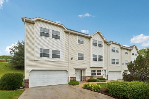 325 Kristin Court W, Brookfield, WI, 53045 | Card Image