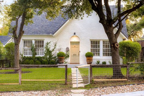 830 Harris Ave, Austin, TX, 78705-2531 | Card Image