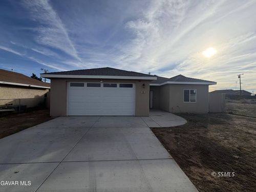 9200 Evelyn Ave, California City, CA, 93505-1202 | Card Image