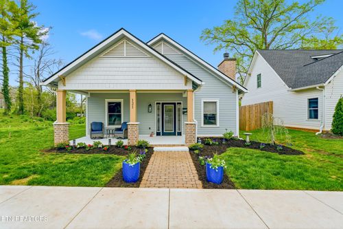 121 Leonard Pl, Knoxville, TN, 37917-5716 | Card Image