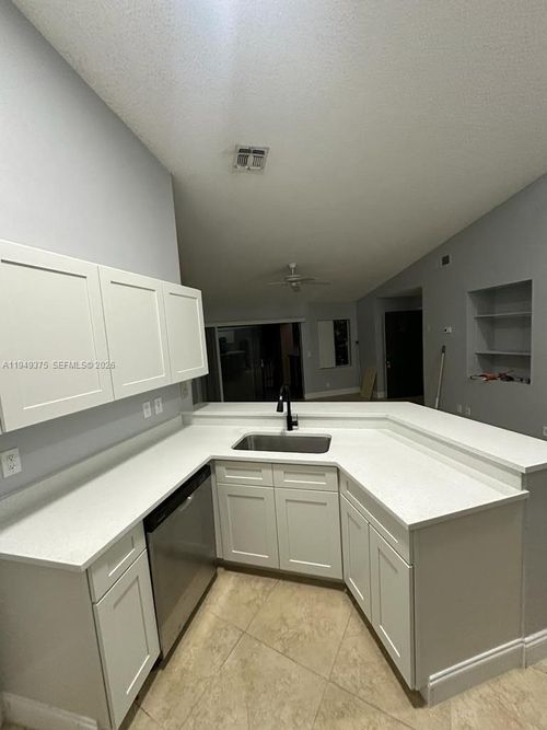 715-9999 Summerbreeze Dr, Sunrise, FL, 33322 | Card Image