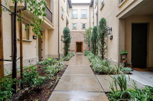 unit-b-863 Iris Way, Azusa, CA, 91702-7111 | Card Image