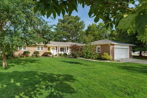 39 Oak Dr, Hebron, OH, 43025-9423 | Card Image