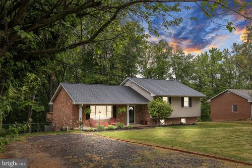 836 Churchill Dr, FREDERICKSBURG, VA, 22407-6811 | Card Image