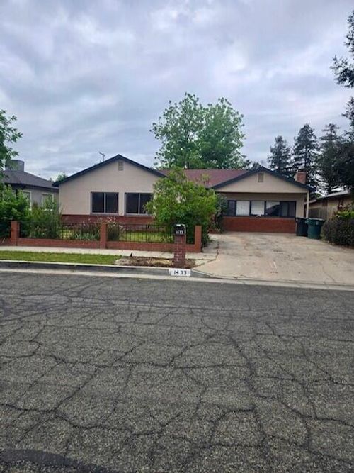1433 E Sequoia Avenue, Tulare, CA, 93274 | Card Image