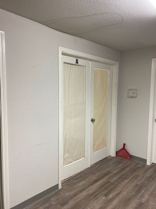 114 E Chambers St, Cleburne, TX, 76031-5609 | Card Image