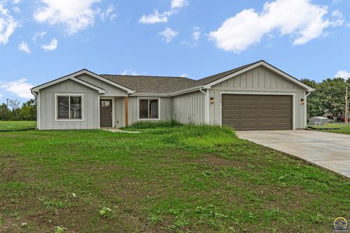 716 Teresa Ct, Carbondale, KS, 66414-7000 | Card Image