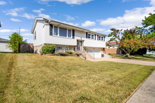 8948 Barberry Ln, Hickory Hills, IL, 60457-1210 | Card Image