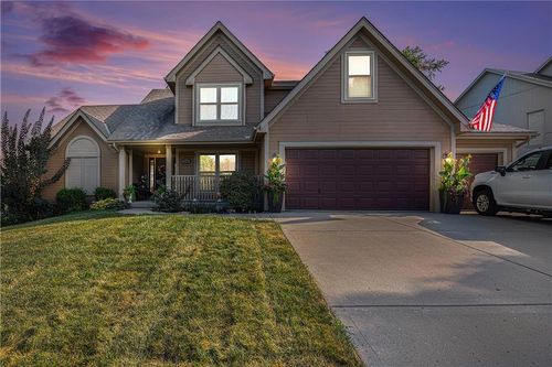 8601 Ne 99th Ter, Kansas City, MO, 64157-7828 | Card Image