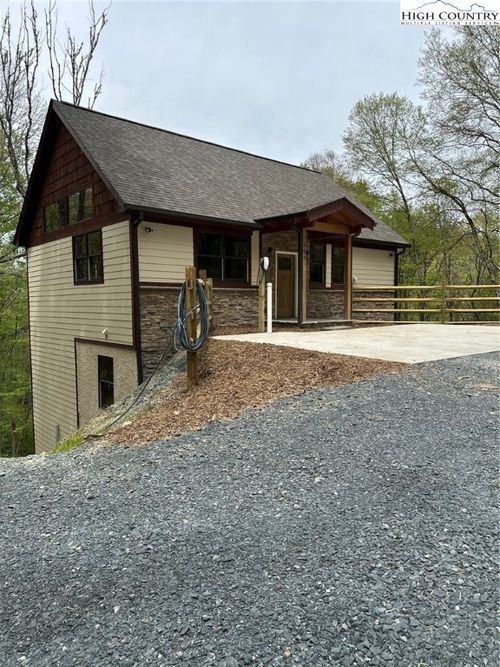 359 Vixen Ln, Blowing Rock, NC, 28605-8706 | Card Image
