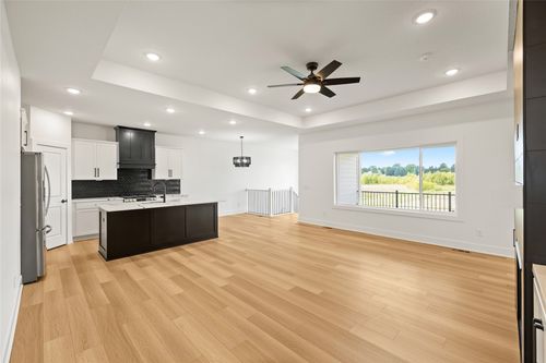 782 Ne 71st St, Pleasant Hill, IA, 50327-8910 | Card Image