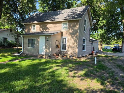 500 S Owen St, Meriden, KS, 66512-9484 | Card Image