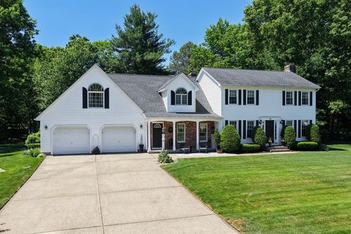 89 Kane Brothers Cir, Westfield, MA, 01085-1568 | Card Image