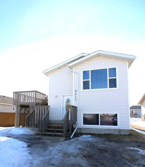 9217 94 Ave, Grande Prairie, AB, T8V7R9 | Card Image