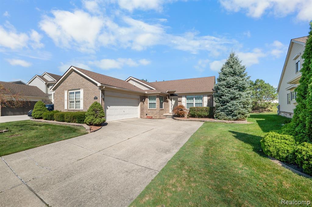New Boston Dr, Sterling Heights, MI 48314