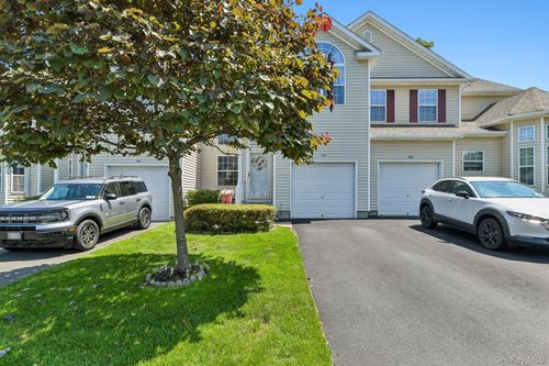 107 Kettles Ln, Medford, NY, 11763-1563 | Card Image