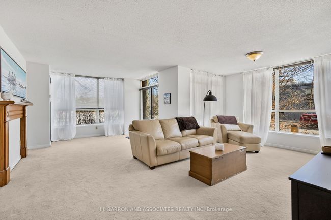 114 - 14924 Yonge St, Condo with 2 bedrooms, 2 bathrooms and null parking in Aurora ON | Image 6