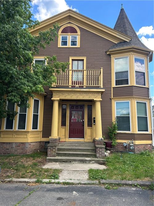 31 Child St, Warren, RI, 02885-3220 | Card Image