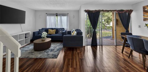 279-6205 Kendale Lakes Cir, Miami, FL, 33183-1934 | Card Image