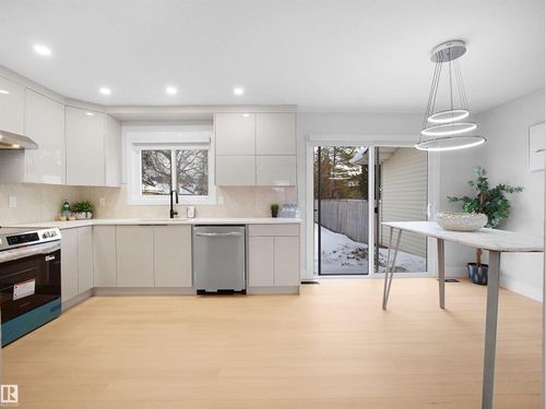 9409 173 St Nw, Edmonton, AB, T5T3G4 | Card Image