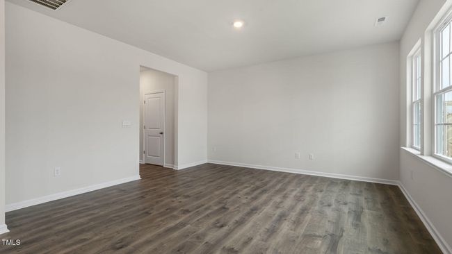 Living Area | Image 12