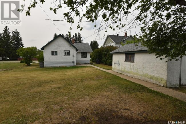 303 2 Nd St W, House other with 3 bedrooms, 1 bathrooms and null parking in Nipawin SK | Image 16