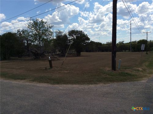 814 Baldwin St, Yoakum, TX, 77995-2506 | Card Image