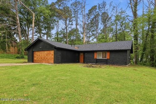 609 Briarcliff Cir, Jackson, MS, 39212-4662 | Card Image