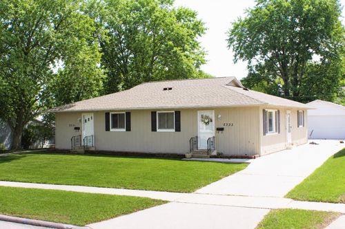 2331-2333 Fairway Lane, Waterloo, IA, 50701 | Card Image