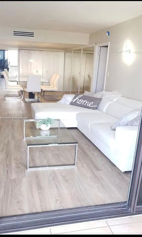 622-20301 W Country Club Dr, Aventura, FL, 33180-1624 | Card Image