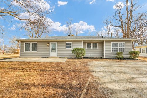 221 Augusta Dr, Mahomet, IL, 61853-7018 | Card Image