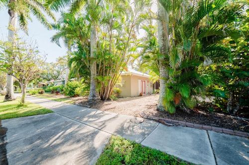 521 W Olympia Ave, Punta Gorda, FL, 33950-4851 | Card Image