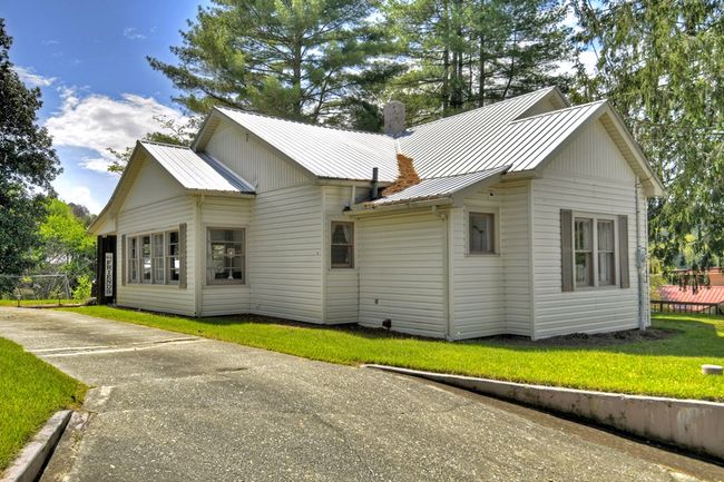 102 Riverview St, Home with 3 bedrooms, 2 bathrooms and null parking in Copperhill TN | Image 34
