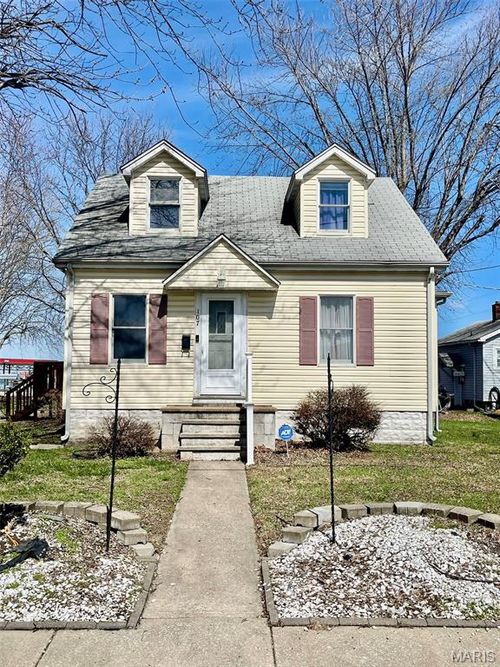 107 W Birch St, Hartford, IL, 62048-1001 | Card Image