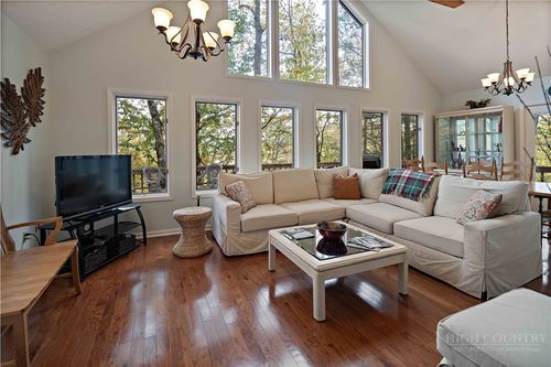 265 Leatherwood Rd, Banner Elk, NC, 28604-8827 | Card Image