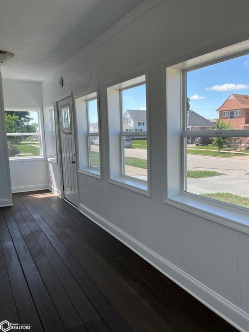608 W State St, Marshalltown, IA, 50158-5749 | Card Image